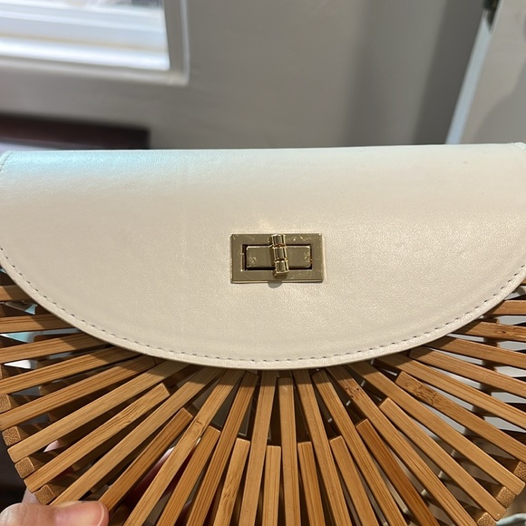 Bamboo and leather crossbody bag. - Picture 9 of 9